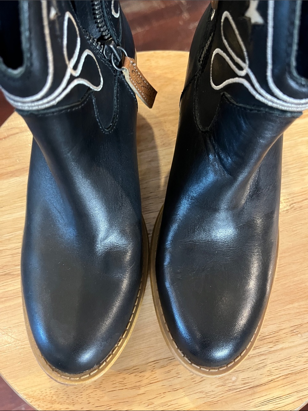 dingo Black Leather Ankle Booties with White Moon & Star Stitching - Picture 6 of 6